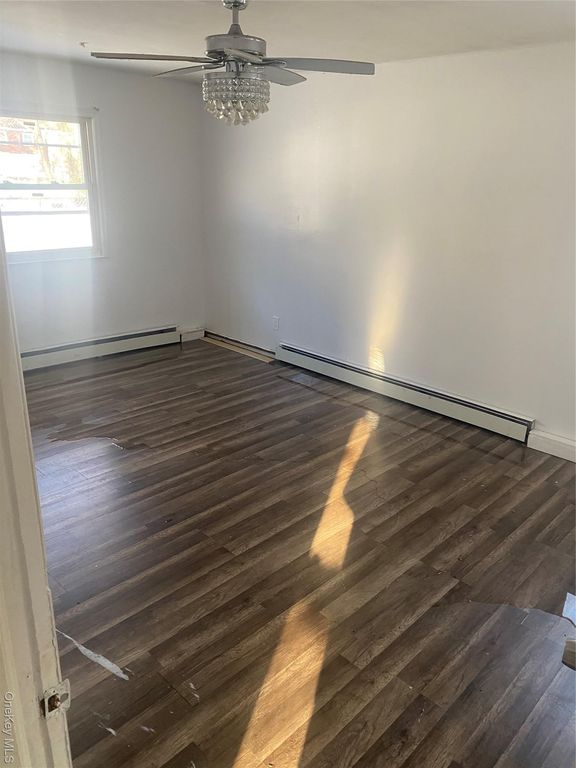 39 Pinegrove Avenue, Medford, NY 11763