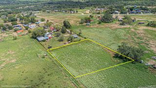 146 County Road 166, Floresville, TX 78114