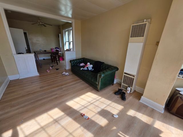 3742 W Montrose Avenue, Chicago, IL 60618