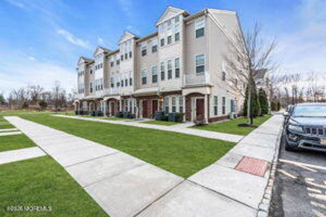 3 Kyle Drive, Tinton Falls, NJ 07712