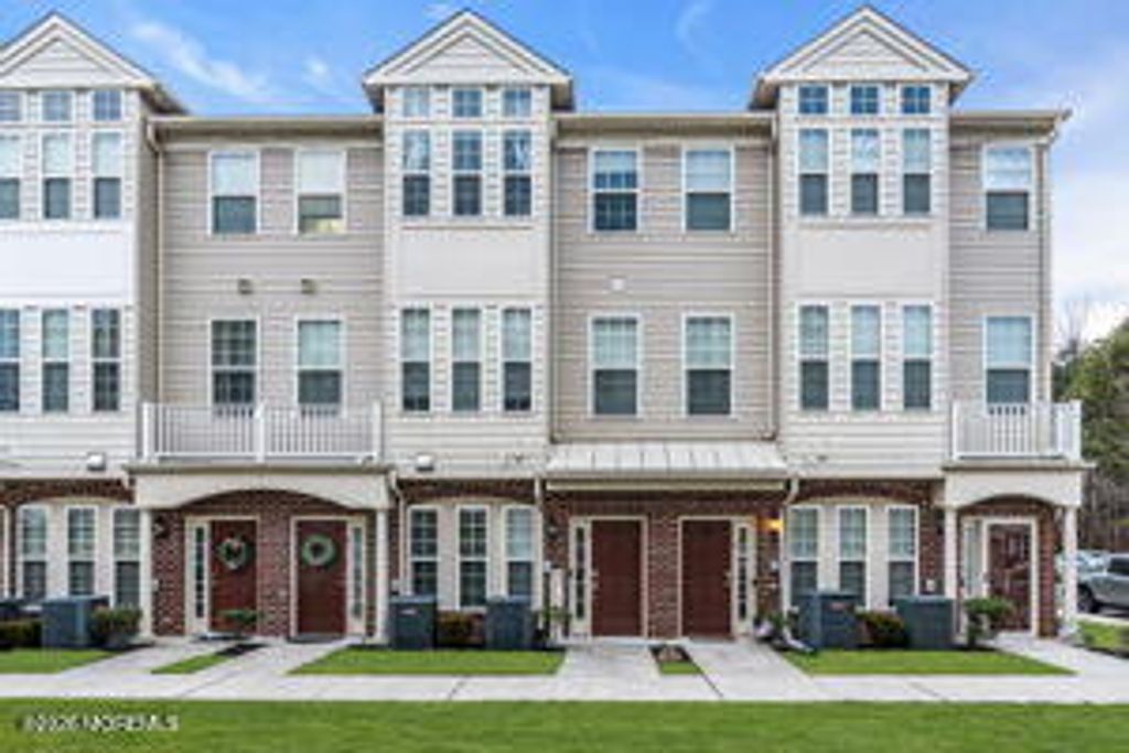 3 Kyle Drive, Tinton Falls, NJ 07712