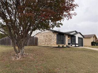 831 Netherland Drive, Arlington, TX 76017
