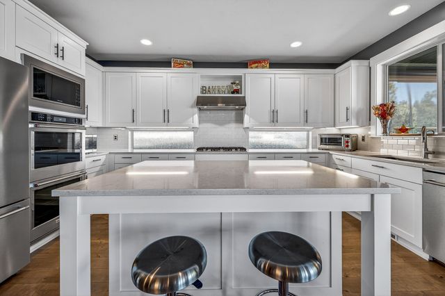 2572 NW Pine Terrace Drive, Bend, OR 97703