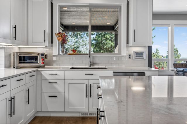 2572 NW Pine Terrace Drive, Bend, OR 97703