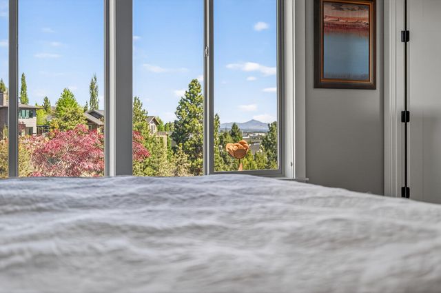 2572 NW Pine Terrace Drive, Bend, OR 97703