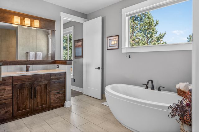 2572 NW Pine Terrace Drive, Bend, OR 97703