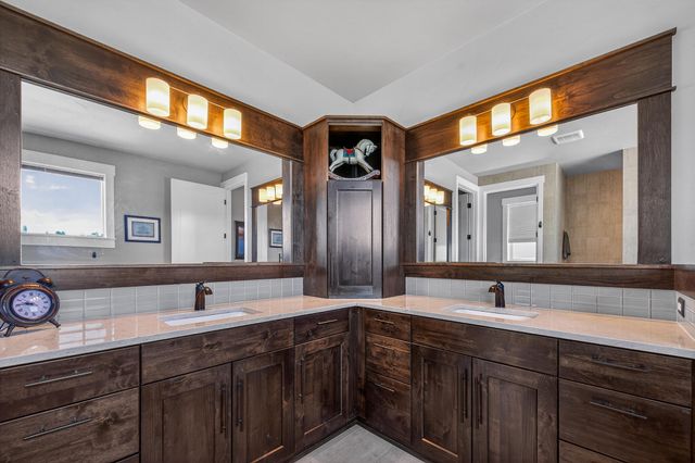 2572 NW Pine Terrace Drive, Bend, OR 97703