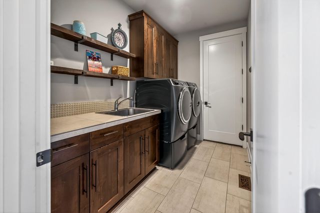2572 NW Pine Terrace Drive, Bend, OR 97703