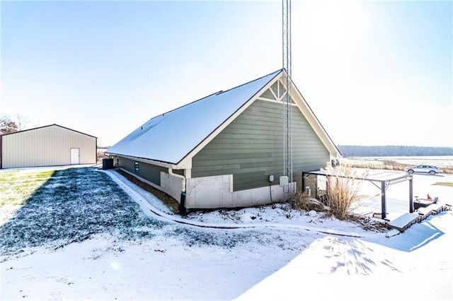 1193 SE 23 Highway, Windsor, MO 65360