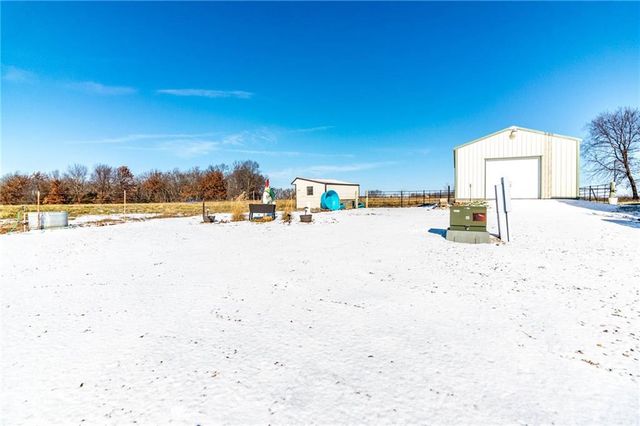 1193 SE 23 Highway, Windsor, MO 65360