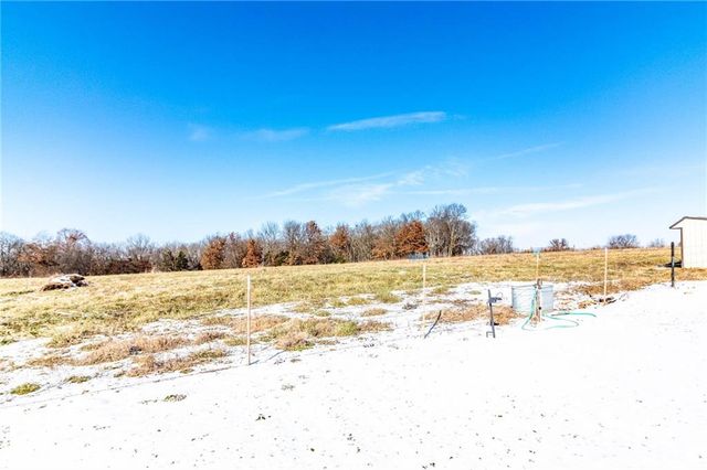 1193 SE 23 Highway, Windsor, MO 65360