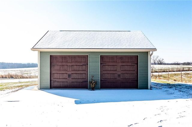 1193 SE 23 Highway, Windsor, MO 65360