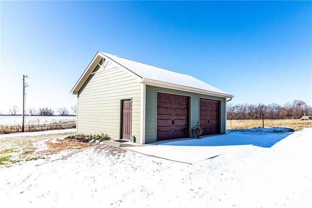 1193 SE 23 Highway, Windsor, MO 65360