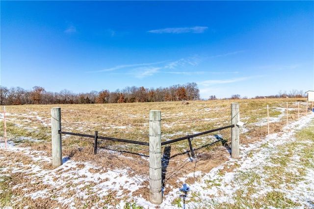 1193 SE 23 Highway, Windsor, MO 65360