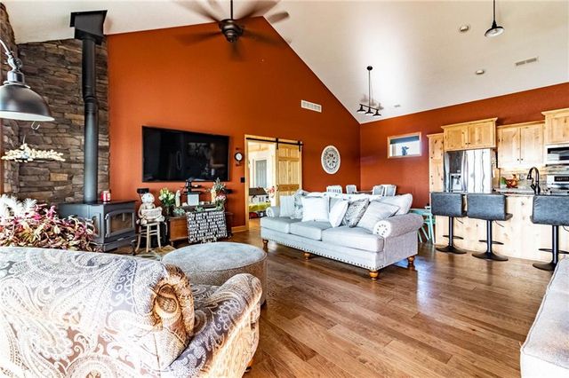 1193 SE 23 Highway, Windsor, MO 65360