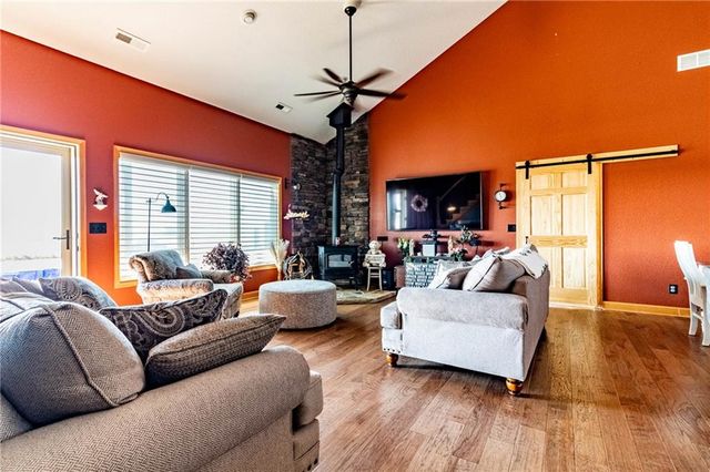 1193 SE 23 Highway, Windsor, MO 65360