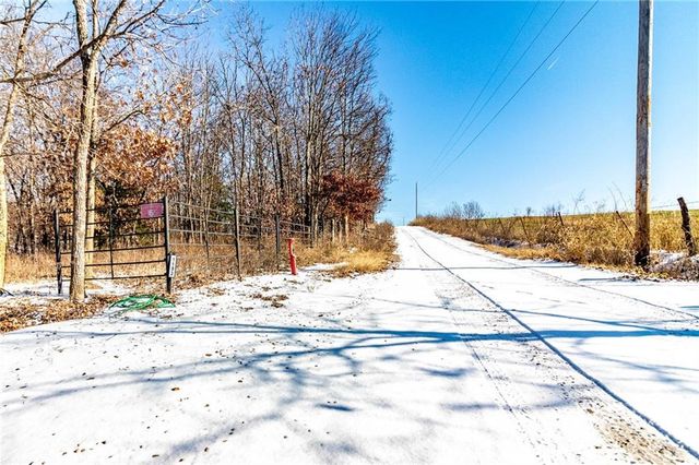 1193 SE 23 Highway, Windsor, MO 65360