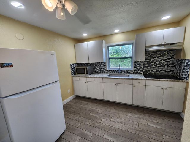 605 S 12th Efficiency In Back, Lantana, FL 33462