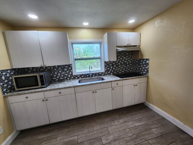605 S 12th Efficiency In Back, Lantana, FL 33462