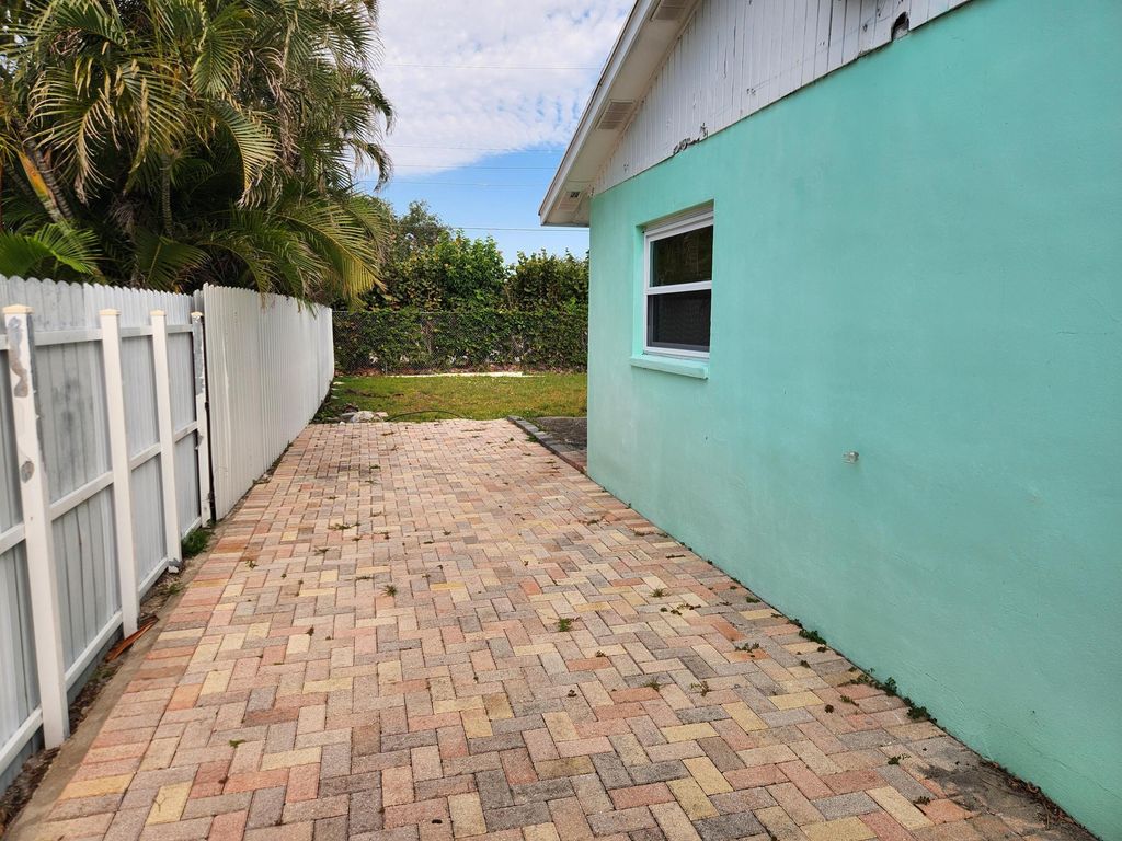 605 S 12th Efficiency In Back, Lantana, FL 33462