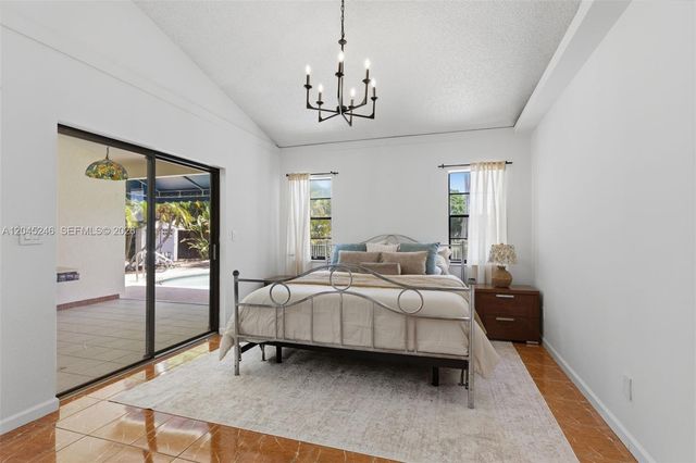 8165 NW 187th Ter, Hialeah, FL 33015