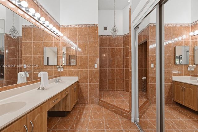 8165 NW 187th Ter, Hialeah, FL 33015