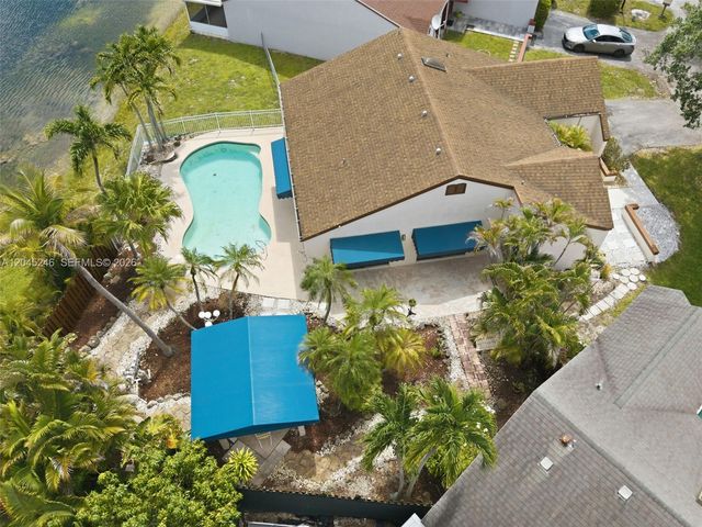 8165 NW 187th Ter, Hialeah, FL 33015