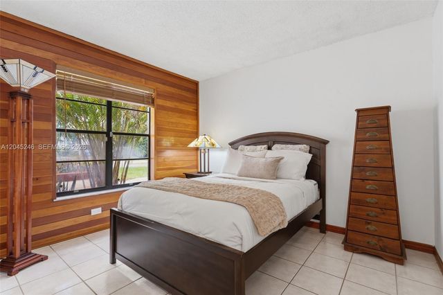 8165 NW 187th Ter, Hialeah, FL 33015