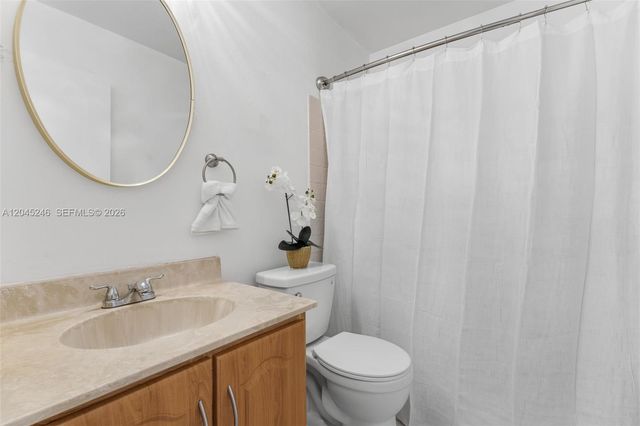 8165 NW 187th Ter, Hialeah, FL 33015