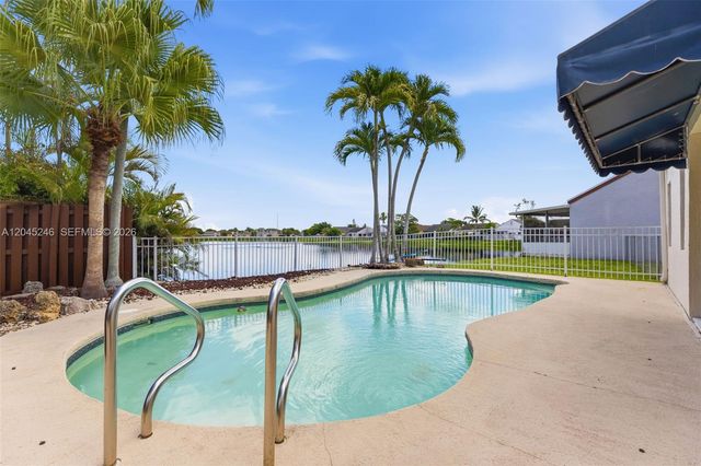 8165 NW 187th Ter, Hialeah, FL 33015