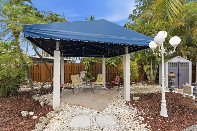 8165 NW 187th Ter, Hialeah, FL 33015