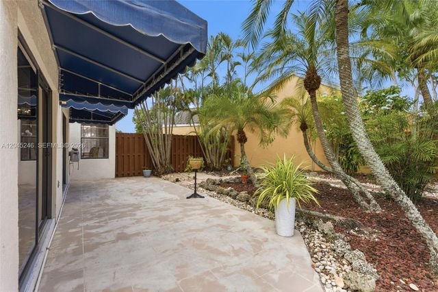 8165 NW 187th Ter, Hialeah, FL 33015