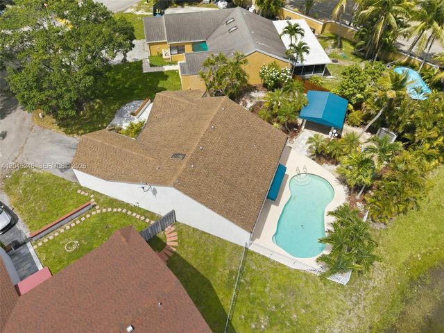 8165 NW 187th Ter, Hialeah, FL 33015