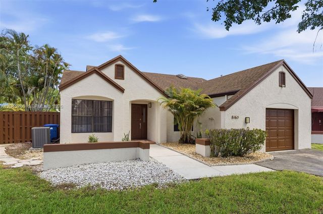 8165 NW 187th Ter, Hialeah, FL 33015