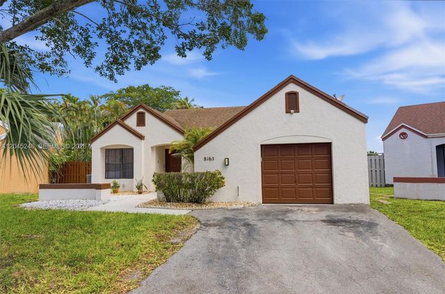 8165 NW 187th Ter, Hialeah, FL 33015