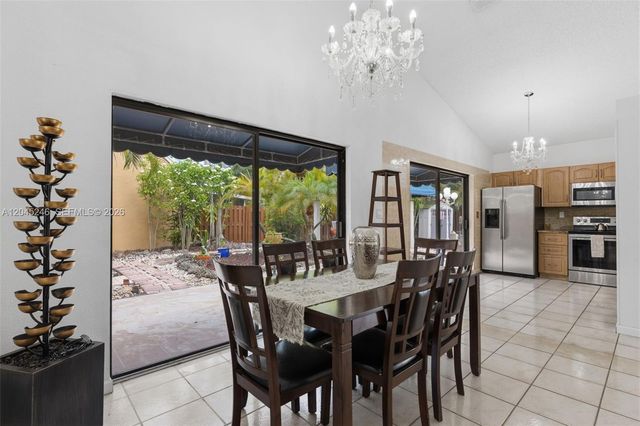 8165 NW 187th Ter, Hialeah, FL 33015