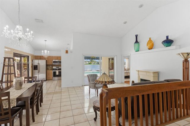 8165 NW 187th Ter, Hialeah, FL 33015