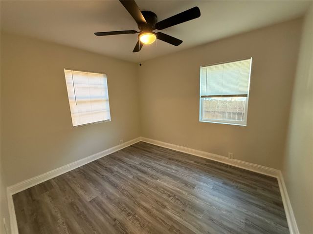 1033 S Hub Street, Sherman, TX 75090