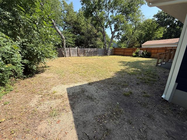 1033 S Hub Street, Sherman, TX 75090