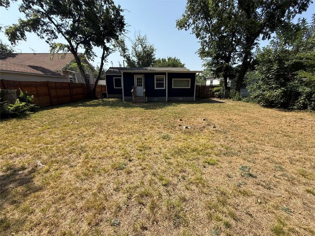 1033 S Hub Street, Sherman, TX 75090