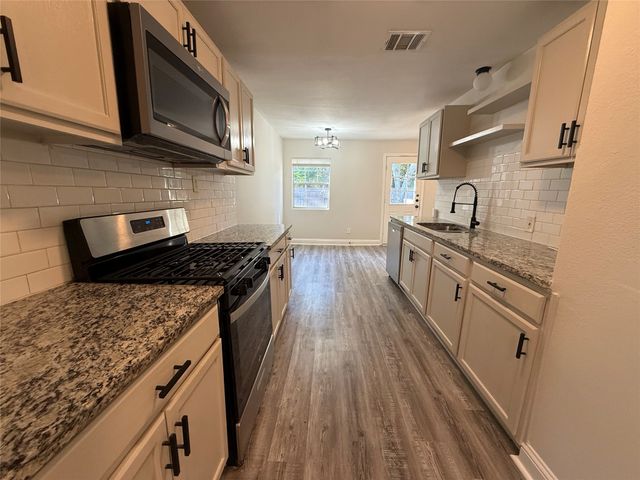 1033 S Hub Street, Sherman, TX 75090
