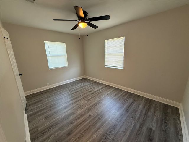 1033 S Hub Street, Sherman, TX 75090