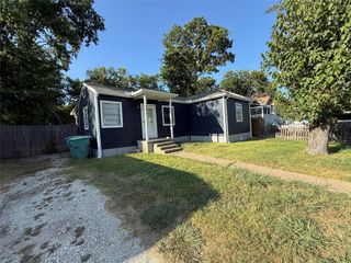 1033 S Hub Street, Sherman, TX 75090
