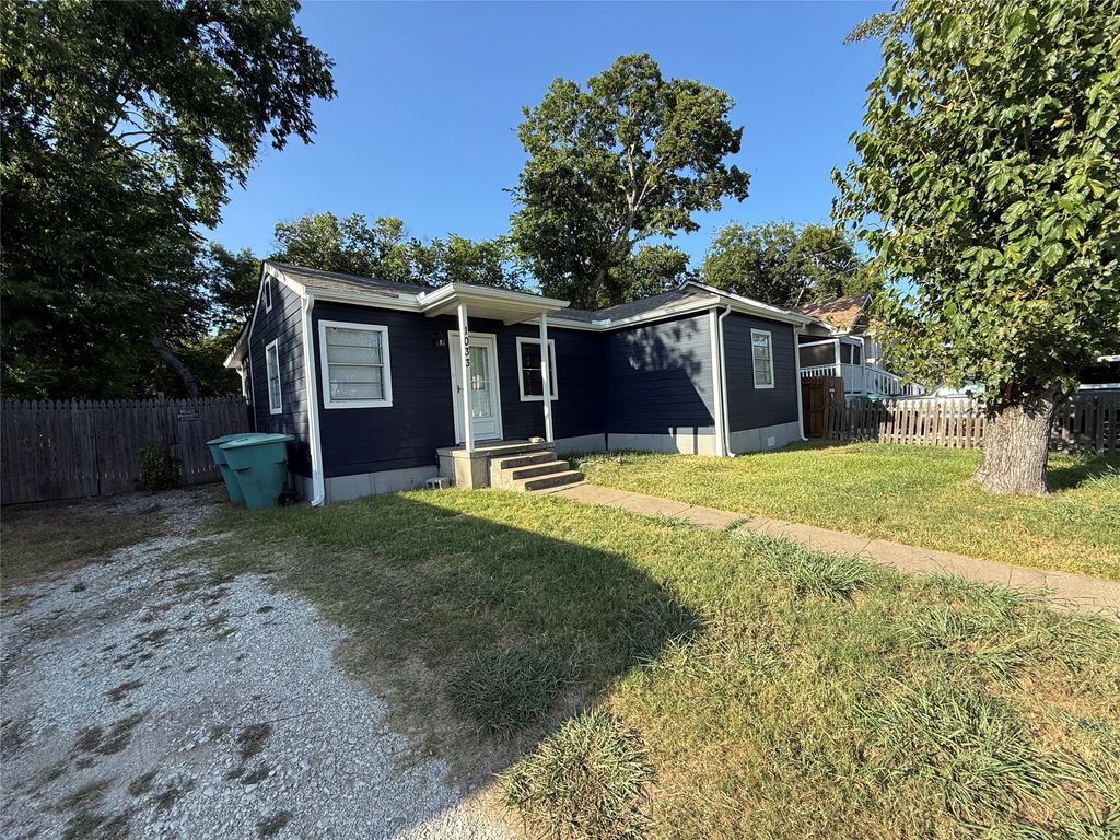1033 S Hub Street, Sherman, TX 75090