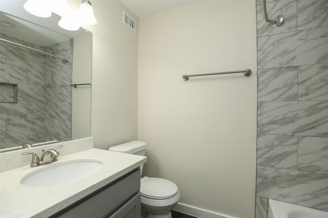 5504 La Branch Street 16, Houston, TX 77004