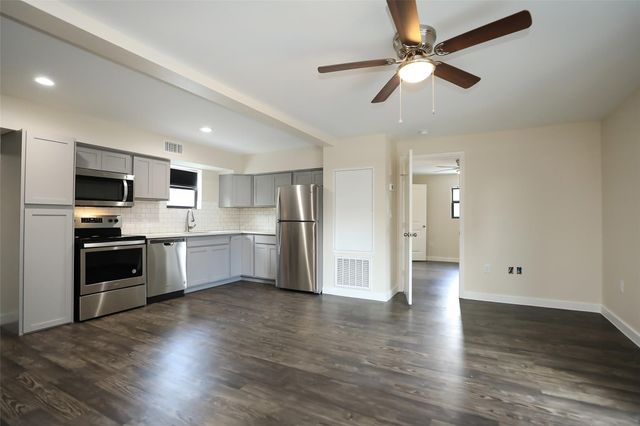 5504 La Branch Street 16, Houston, TX 77004