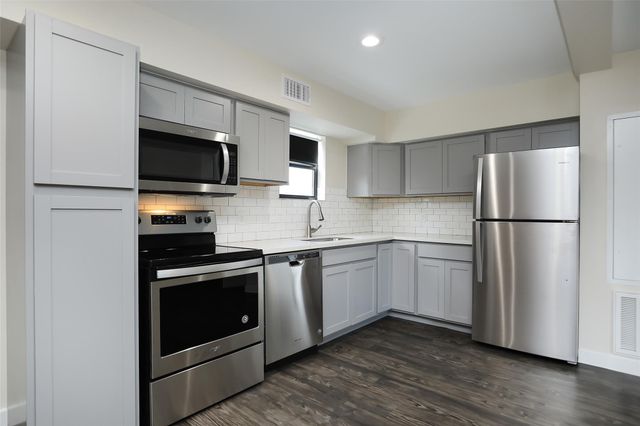 5504 La Branch Street 16, Houston, TX 77004