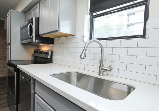 5504 La Branch Street 16, Houston, TX 77004