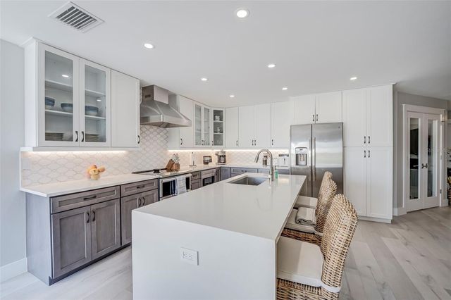 5204 TOWER DRIVE, Cape Coral, FL 33904