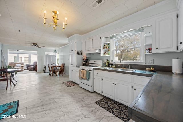 225 N 6th Street, Aurora, NC 27806